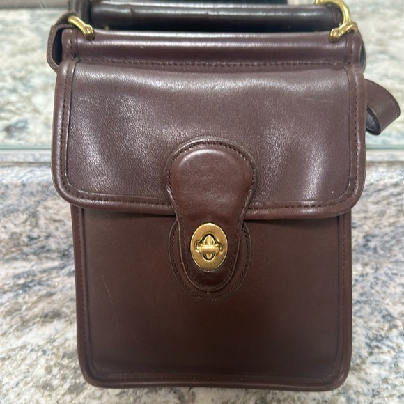 Coach Handbags - Vintage Authentic Brown Leather Coach handbag